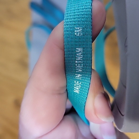 Chaco size 6 retired style teal and gray flip flop sandals - Picture 7 of 7